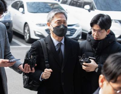 ‘바람픽쳐스 고가 인수 의혹’ 김성수 카카오엔터 대표 구속영장 또 기각