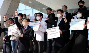 “지금도 학생 7~8명 붙어 해부실습”…교수들, 현장외면 ‘졸속배정’ 비판