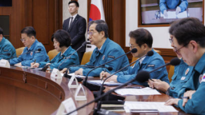 의료공백에 공보의ㆍ군의관 200명 추가 투입..."교수들 조건없이 대화나서야"