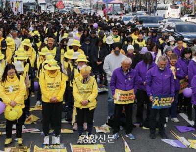 [신문 1면 사진들] 날밤 새고 찍었는데 써야지요