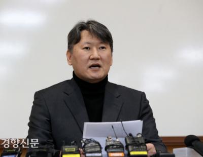 [경향포토] 기자회견하는 김창수 전국의과대교수협의회장