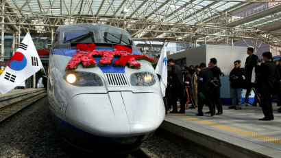 한반도 접어달리는 '축지법'…관광·지역경제 살렸다, KTX 효과 [스무살 KTX &lt;상&gt;]