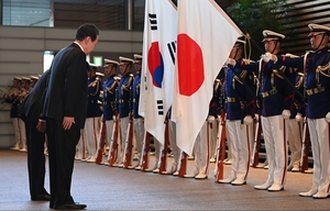 “윤석열 대통령 일장기 경례” KBS 보도 중징계 피했다