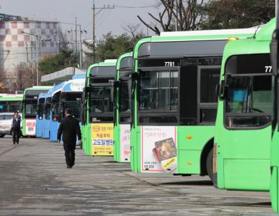 [속보]서울시내버스 28일 첫차부터 파업 돌입…노사 협상 결렬