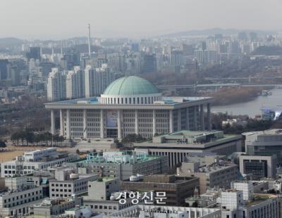 ‘&#215;&#215;박이, &#215;어리’ 장애인 비하 표현 국회의원들 2심도 “배상책임 없어”