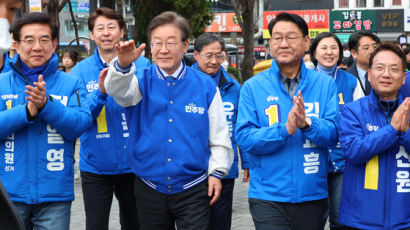 이재명 유세장서 칼 2개 든 20대 남성…예식장 주방 알바였다