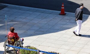 “암수술 절반 밀려…환자 상태 악화” 그래도 교수들은 진료 축소