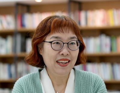 “가르치려 들지 않고, 시대에 맞게 고쳐 써요”