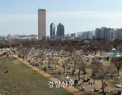 따뜻한 가운데 흐린 하늘···남부 곳곳 빗방울