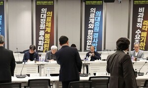 “극심한 내외 혼선 발생”…의료계, 합동 기자회견 미룬다