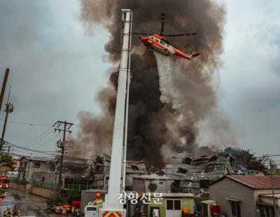 제주 자동차 부품 창고서 큰 불…시꺼먼 연기기둥에 ‘화들짝’