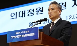 ‘국힘 참패’ 지렛대 삼은 의사단체 “의대 증원 원점 재검토해라”