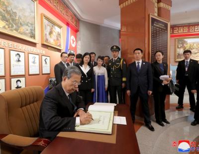 [속보] 중국 서열 ‘3위’ 자오러지, 북한 김정은 만나