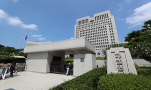 ‘대한민국 수립→정부 수립’ 교과서 수정 교육부 직원, 무죄 확정