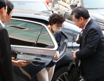 법무부, ‘윤 대통령 장모’ 최은순씨 가석방 심사 ‘보류’