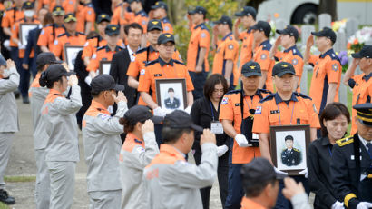 [사진] 순직 소방공무원 9명 현충원 안장