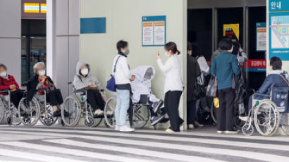 “희귀 신장병 앓는 돌쟁이 딸, 다른 병원 옮기라니 막막”