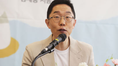 "웃기는 일 하고 싶다"던 김제동, 文평산책방 찾는다