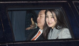 동아일보 “김건희 방송 줄줄이 중징계 온당한가”