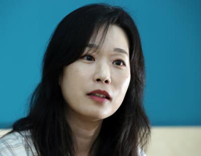 [인터뷰] “여성 자영업자의 고통…제대로 다뤄지지 않아 소설로 쓰기로 결심했죠.”