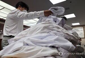 [이슈] 의대교수들, 내일(30일)부터 주 1회 휴진-사직도 본격화.. 정부 "큰 혼란 없을 것.. 대화 나오라"