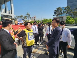 월간조선 출신 EBS 부사장, 구성원들 저지에 첫 출근 실패