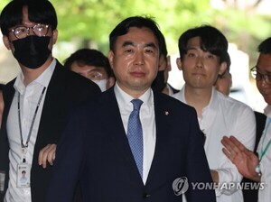 檢, '돈봉투' 의혹 윤관석 의원, 이번엔 '입법로비' 수뢰 혐의 포착...국회사무처 압수수색