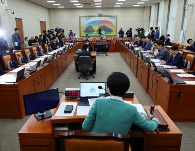 국회 정무위, ‘전현희 표적 제보 의혹’ 전 권익위 실장 고발···야당 단독 의결