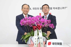 추경호 국힘 원내대표에 한겨레 “도로 친윤당? 국민 회초리 못 피해”