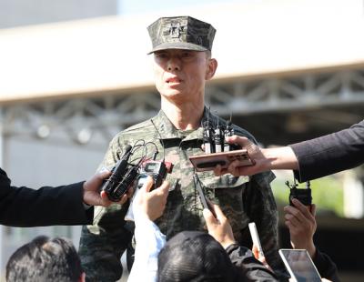 ‘피의자 신분’ 임성근 전 사단장 경찰 출두…“수중 수색 지시 안 했다”