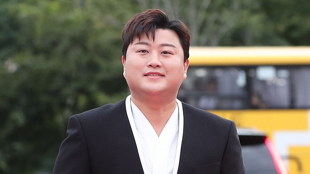 김호중, '교통사고 도주 혐의' 경찰 조사…"사회적 물의 죄송, 음주는 아냐"