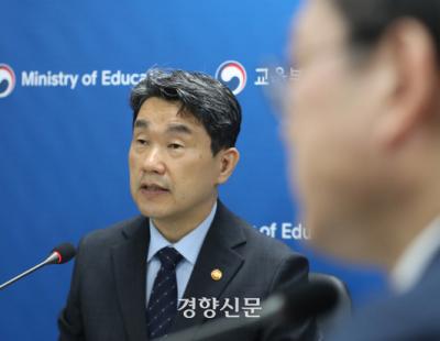 교육부 “의대 증원 변경 불가능”···의대생 수업 복귀 압박