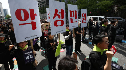 공무원 이름 비공개, 악성민원 줄었지만…"소통 역행" 반응도