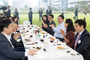 대통령의 김치찌개는 누가 다 먹었나