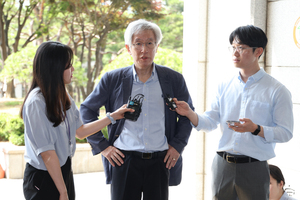 검찰 출석한 뉴스타파 대표 “이 자리에 진짜 서야 될 사람은 김건희”