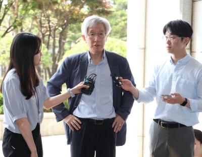 ‘김만배 허위 인터뷰 보도 관여 의혹’ 뉴스타파 대표 검찰 출석