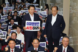 [한국리서치] 한국사회갈등‘與野94%-이념92%-빈부90%,  여야-이념갈등은 한국사회 가장 큰 갈등 축’