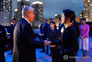 카자흐 언론의 묘한 논조 "김건희 여사 성형수술·논문 표절 의혹"