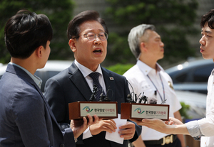 이재명 “언론, 검찰 애완견처럼 열심히 왜곡 조작” 강경 발언