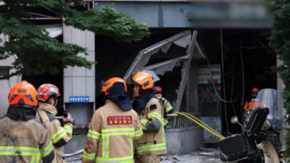 "연기 엄청 났다" 불난 목동 아파트서 폭발…소방관 14명 부상