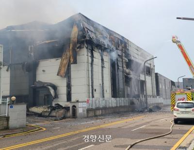 [속보]화성 리튬전지 공장 화재 사망자 9명으로 늘어…대부분 2층서 발견