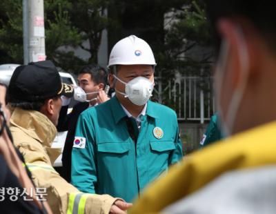 [경향포토] 화재 현장 찾은 이상민 행안부 장관