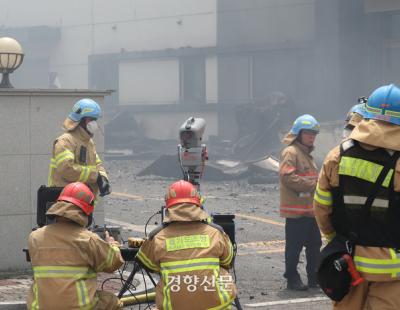 [속보]화성 리튬전지 공장 화재현장 구조대 진입···“연락 두절인원 23명으로 늘어”