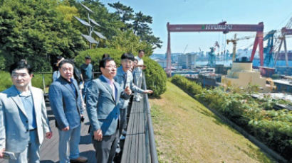 [국민의 기업] “정주영 회장의 ‘개척·도전정신’ 배우자”…이현재 시장, 직원들과 HD현대중공업 방문