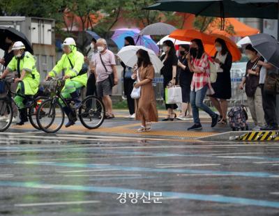 주말 장맛비 ‘물 폭탄’ 온다···“밤사이 매우 강한 비 예상, 각별히 유의”