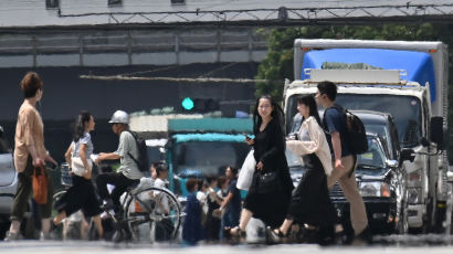 고령 운전자 사고 많은 일본, 페달 오조작 방지장치 탑재 의무화 추진