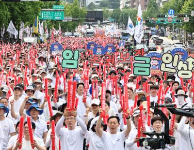 공무원 노조 “최저임금 수준 급여에 투잡 뛸 판···기본급·수당 올려야”