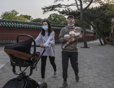 중국 법원 “육아휴직 남성 직원 해고는 불법”…동아시아의 이유 있는 저출생[플랫]