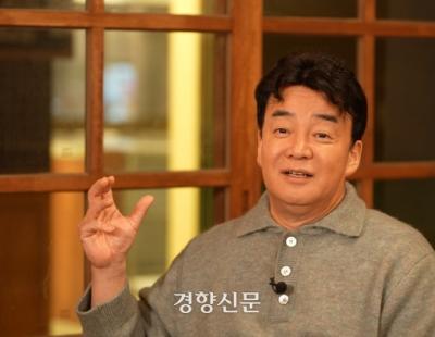 백종원 더본코리아 ‘상장’ 추진…가맹점주 갈등 변수