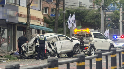 대구서 SUV 인도 돌진…운전자 도주, 동승자·행인 2명 부상